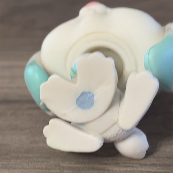 PRE OWNED HASBRO Littlest Pet Shop - Purple Camping Tent & Snow Bunny Rabbit - Picture 7 of 15